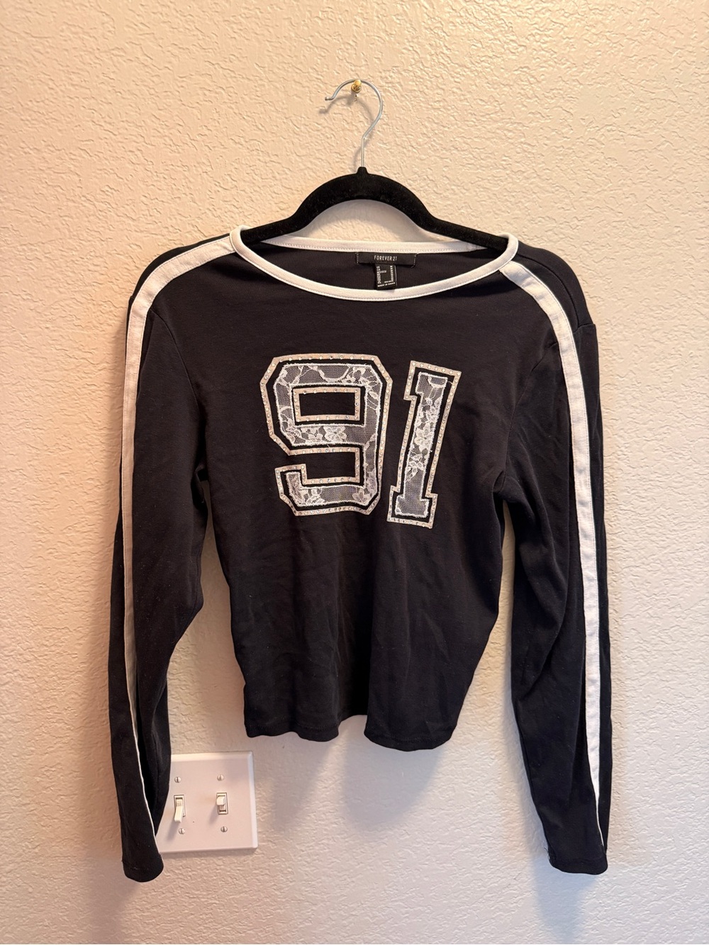 Forever 21 Black Long-Sleeve Crewneck Sweater with White Trim and '91' Graphic